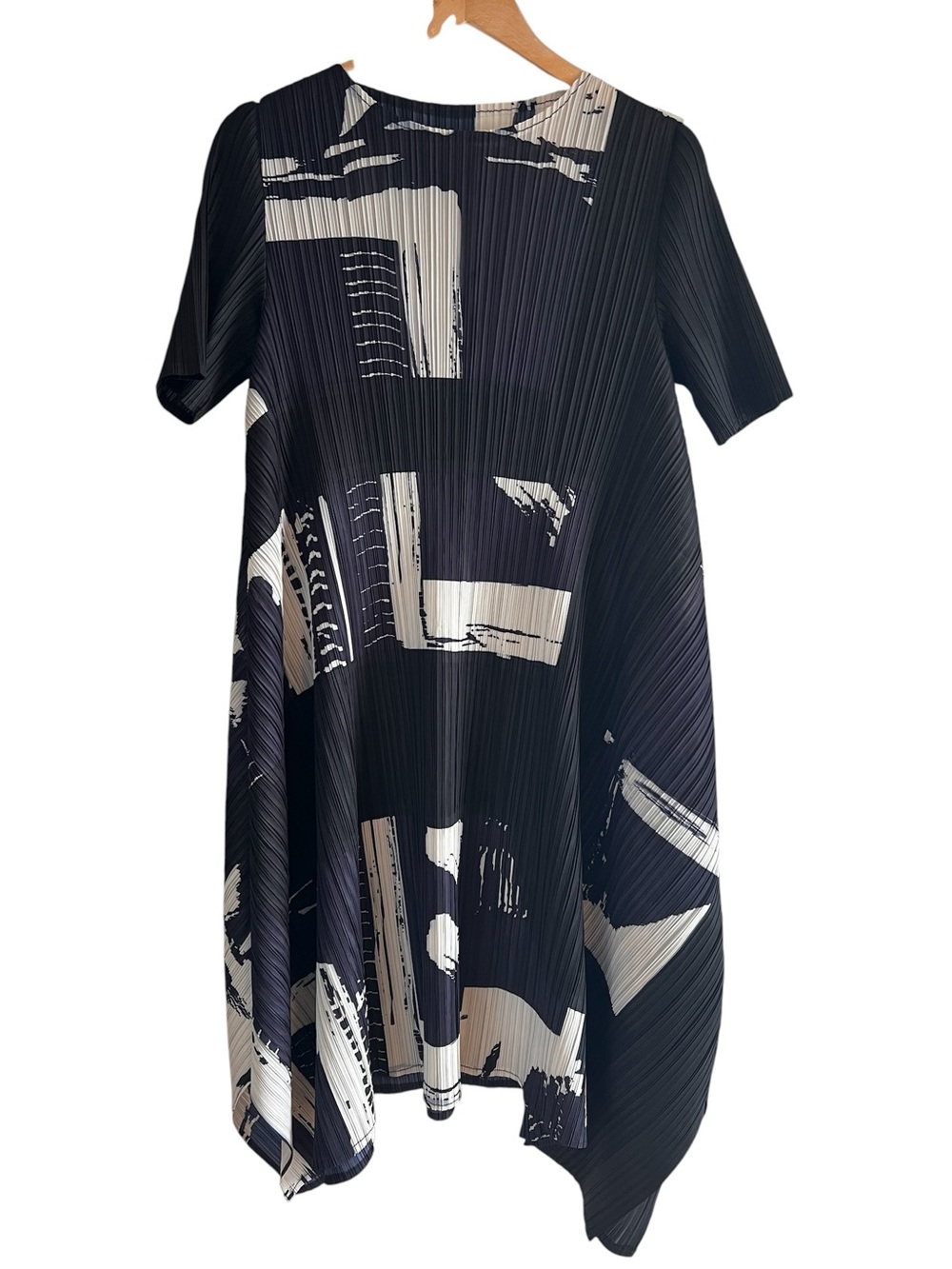 Abstract Pleated A-Line asymmetrical pointed hem midi dress excellent condition